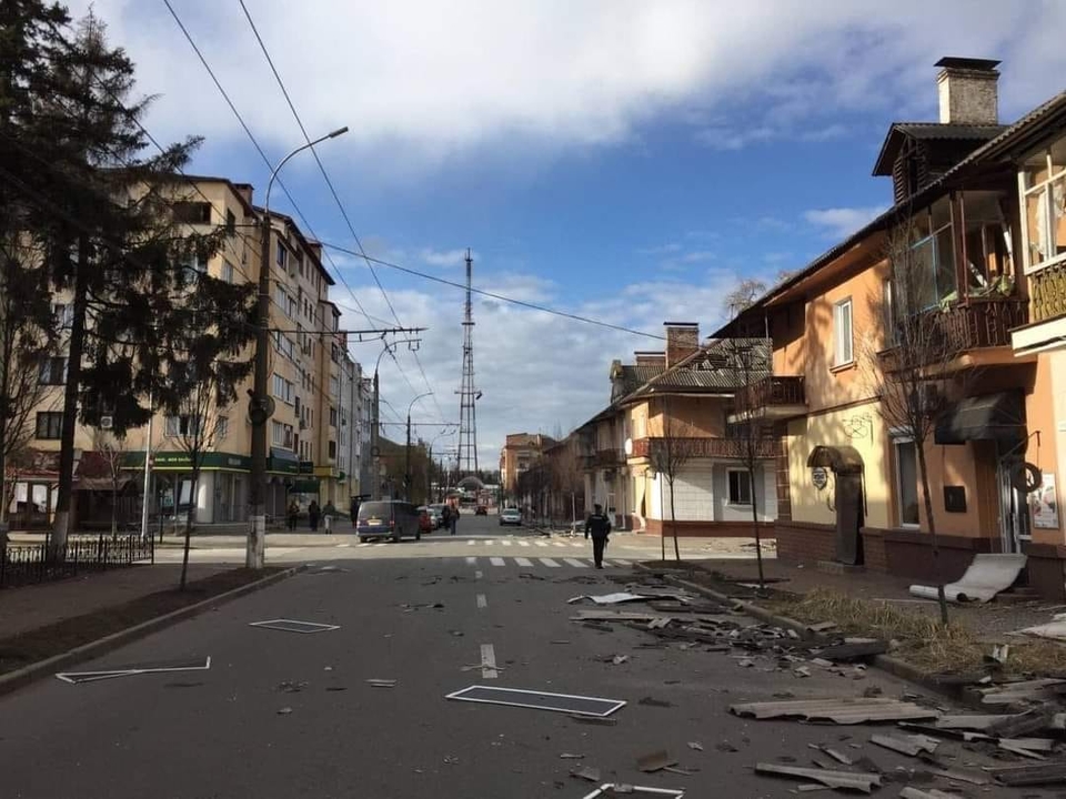 Загарбники знищують мости та блокують Чернігів