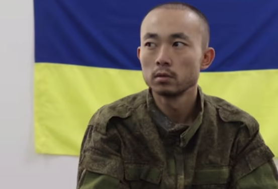 Не хоче повертатися в Росію: з'явилось нове відео допиту полоненого з КНР