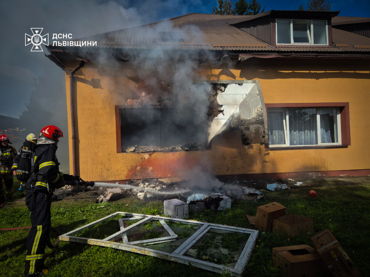 Пожежа в пансіонаті на Львівщині: ДСНС розповіла деталі (ФОТО)