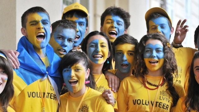Були мільйонерами, але зараз живемо краще. Українська молодь у розрізі 30-ти років Незалежності