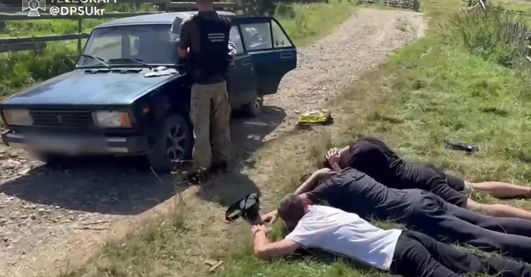 Погоня та стрілянина. Прикордонники затримали ухилянтів, які намагалися втекти за кордон