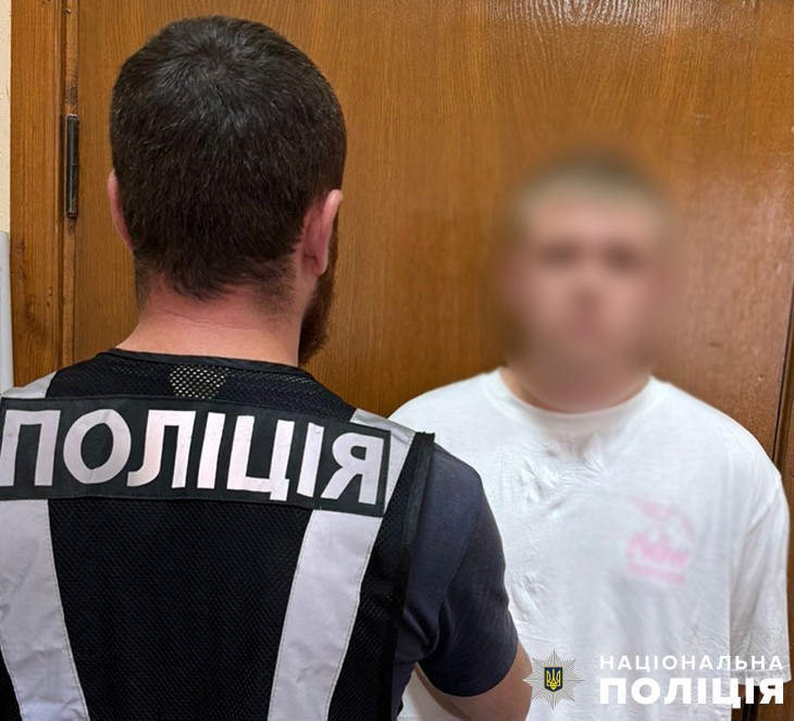 У Києві 20-річний чоловік спалив автівки військових