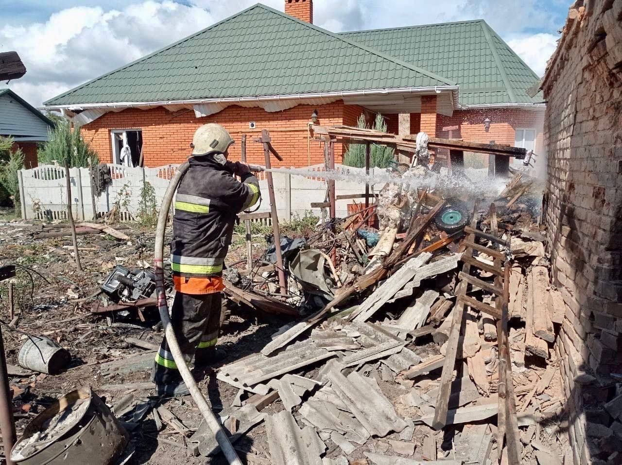 Рашисти обстріляли «касетами» село в Запорізькій області: загинула жінка, є поранені