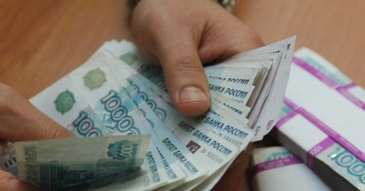 Ховали мільйони рублів під спіднім: На кордоні з Польщею затримали чоловіка і жінку