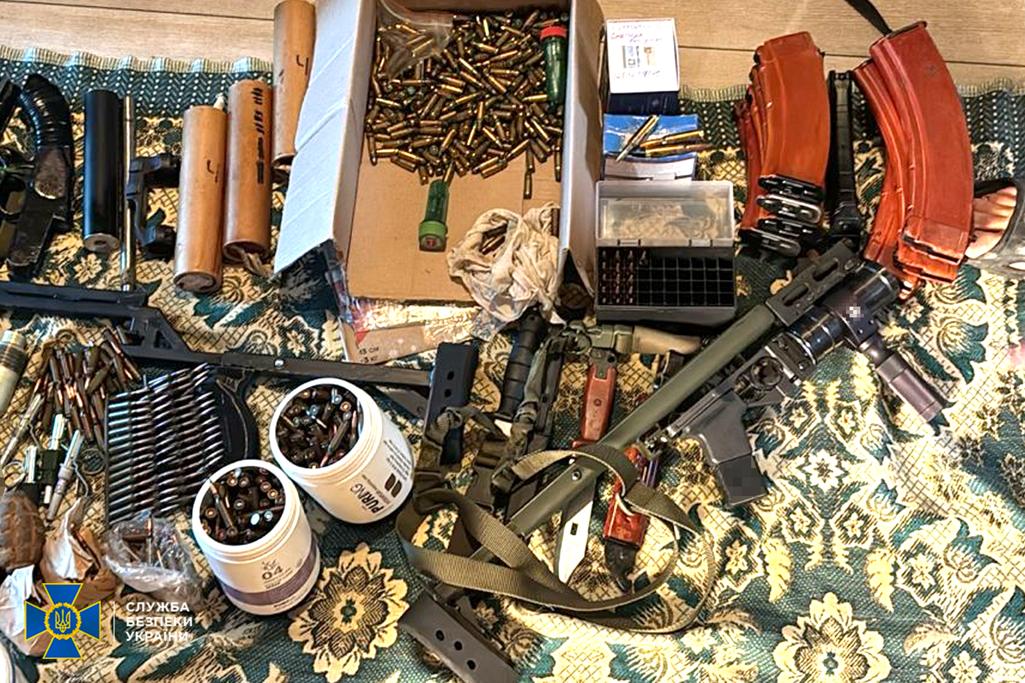 Російська зброя поштою: на Тернопільщині викрили нелегальну торгівлю