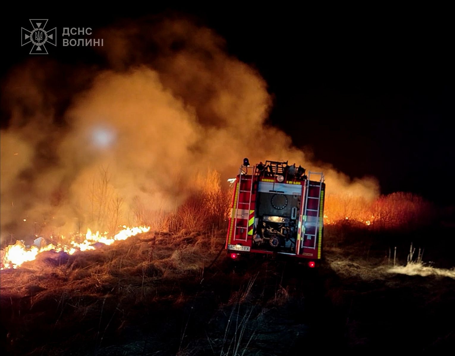 На Волині чоловік ледь не загинув, спалюючи суху траву