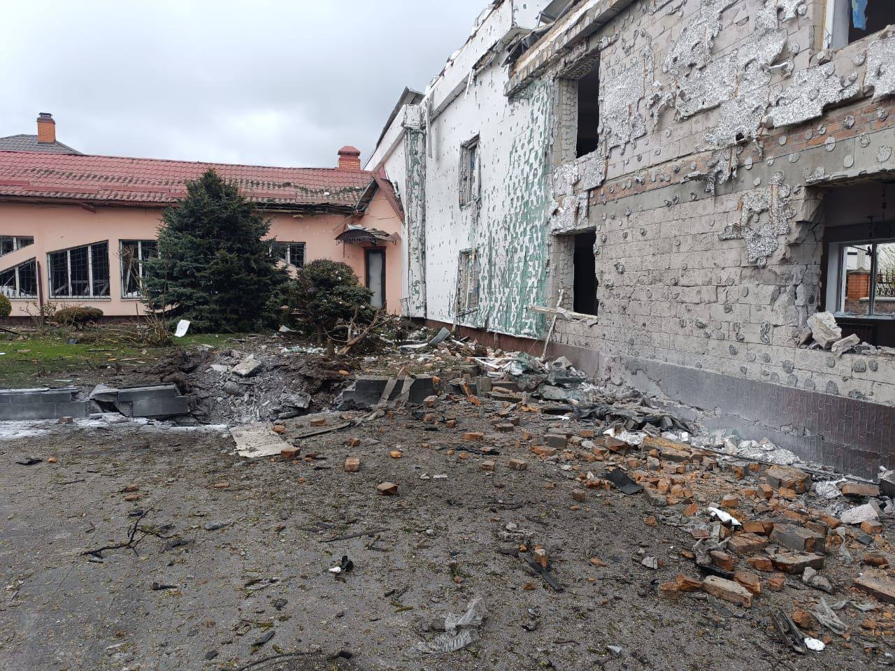 На Київщині дрон-камікадзе влетів у житловий будинок: є постраждалі (ФОТО)