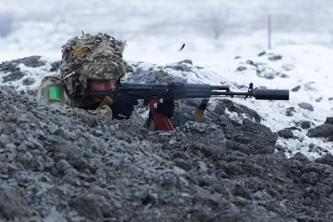 Ворог перегруповується на окремих напрямках, - Генштаб