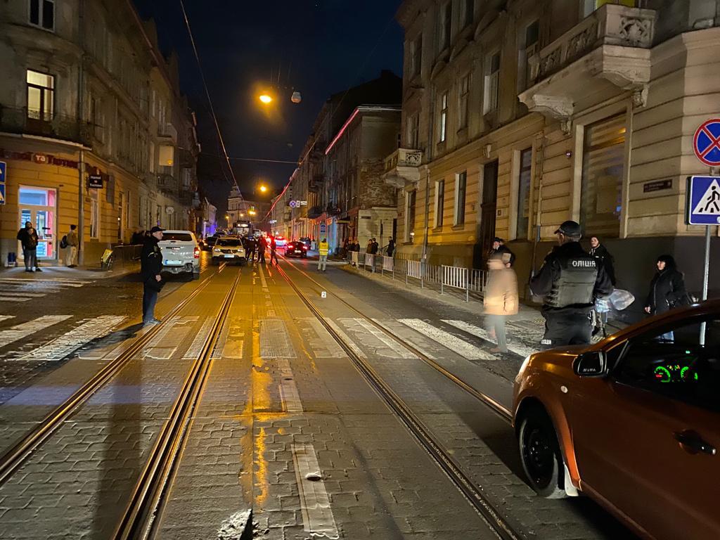 У середмісті Львова 27-річний водій на "Лексусі" на смерть збив пішохода