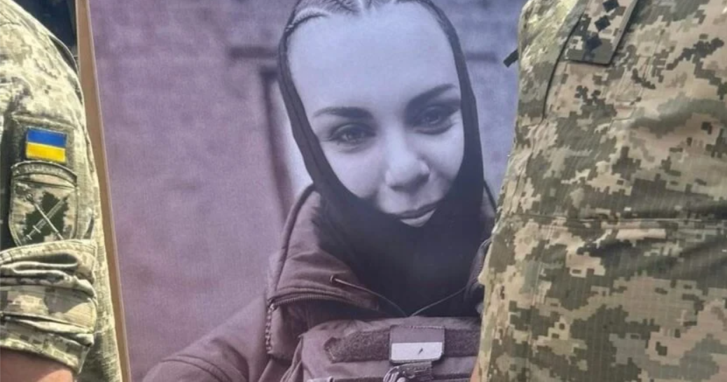 Плакали та співали: як Львів легендарну парамедикиню провів в останню путь