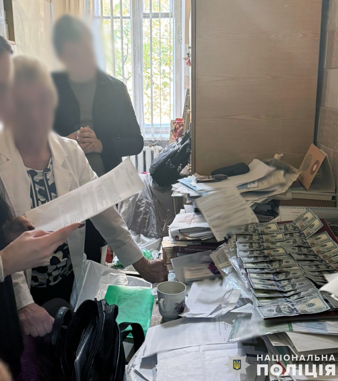 У Львові на хабарі затримали 73-річну лікарку-алерголога: нові подробиці справи