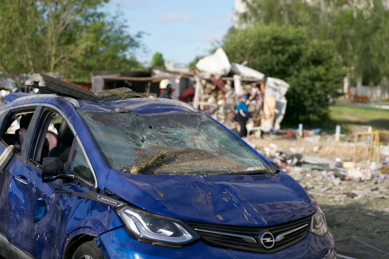 З'явилося фото величезної вирви після російського удару в місті Сміла
