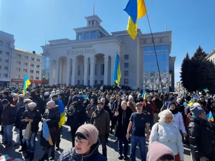 У Херсоні росіяни розігнали мітинг за Україну, є постраждалі