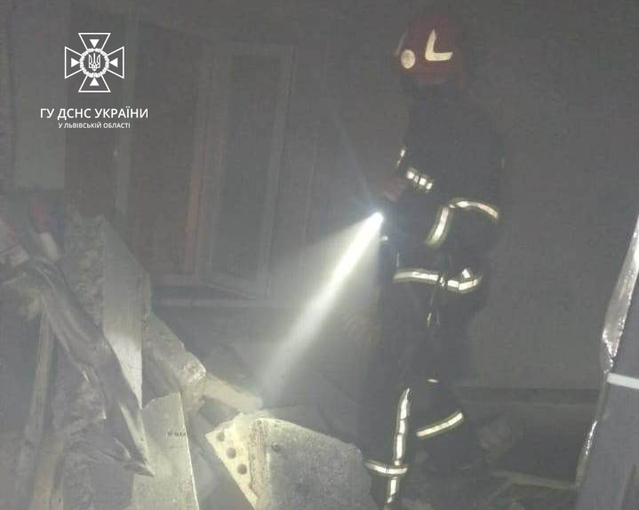 Знесло стіни між квартирами: у львівському помешканні серед ночі вибухнув акумулятор