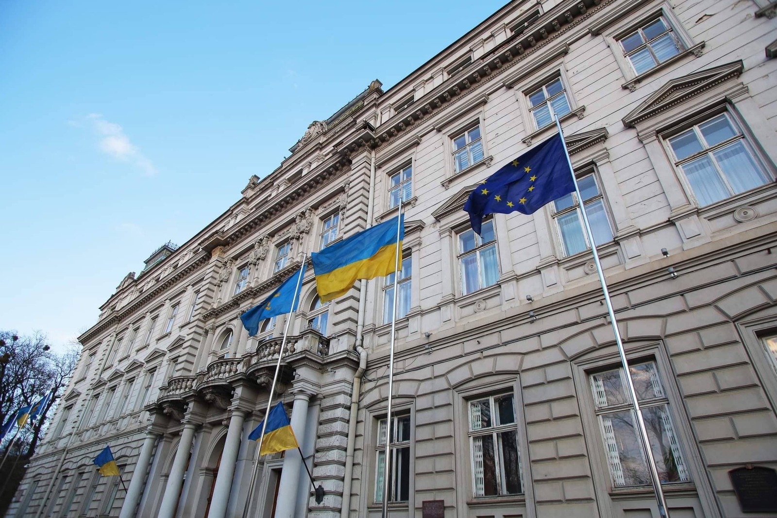 У Львівській ОВА провели обшуки через державні закупівлі