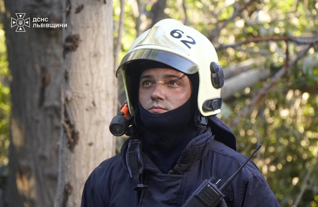 Вогонь охопив тисячі квадратних метрів: рятувальники Львівщини боролися з масштабними пожежами