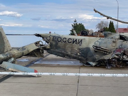 З Київського водосховища дістали збитий бойовий вертоліт росіян