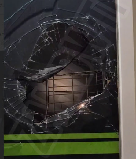 У Львові вуличний танцюрист потрощив вікна та пошкодив автомобіль (ВІДЕО)
