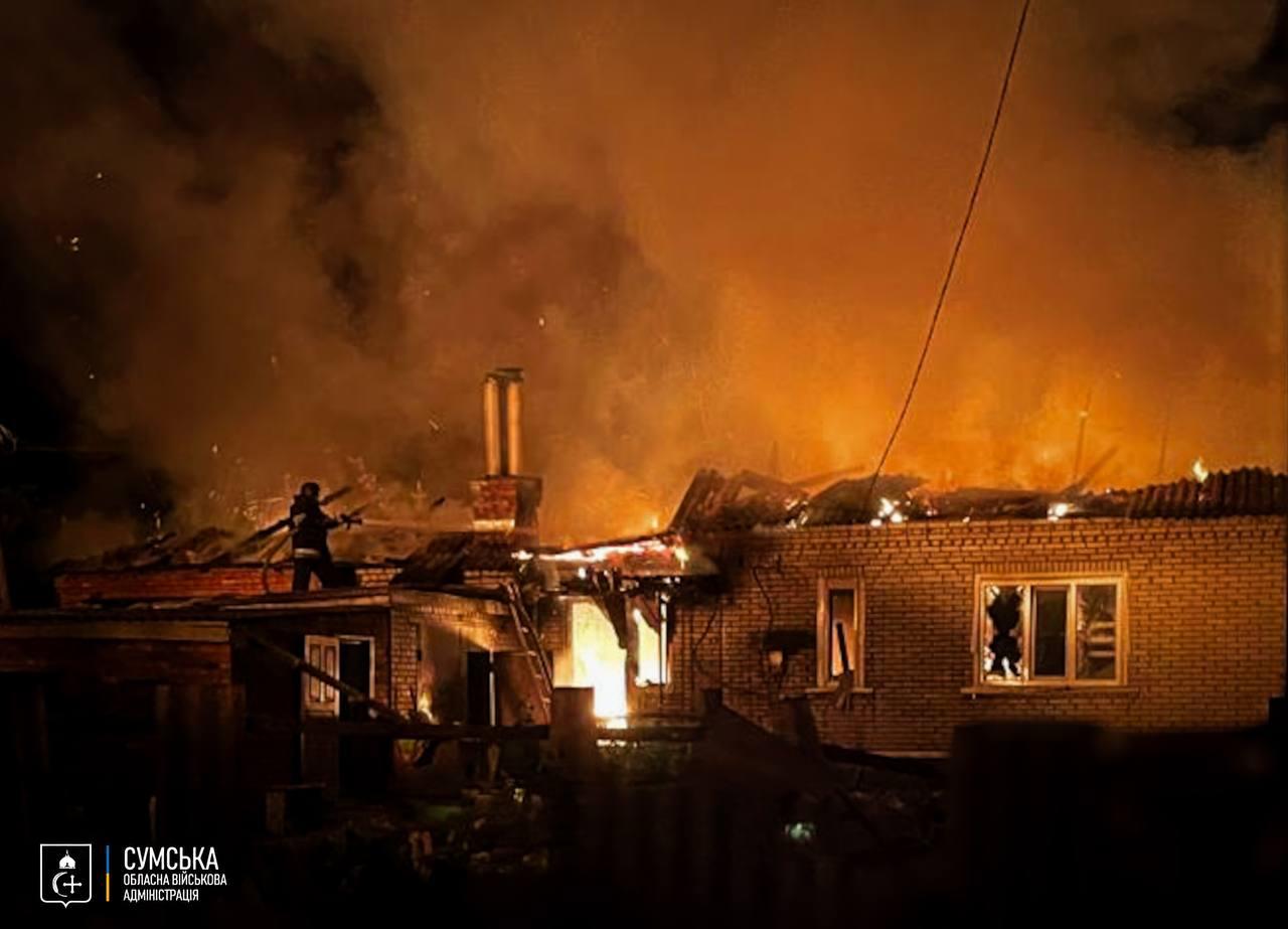 Окупанти вдарили дронами по житлових будинках на Сумщині: з'явилося фото