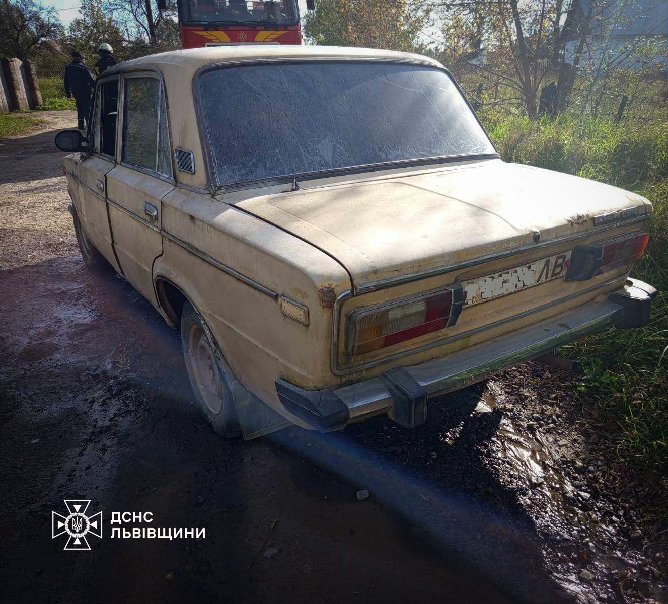 На Львівщині під час руху спалахнув автомобіль