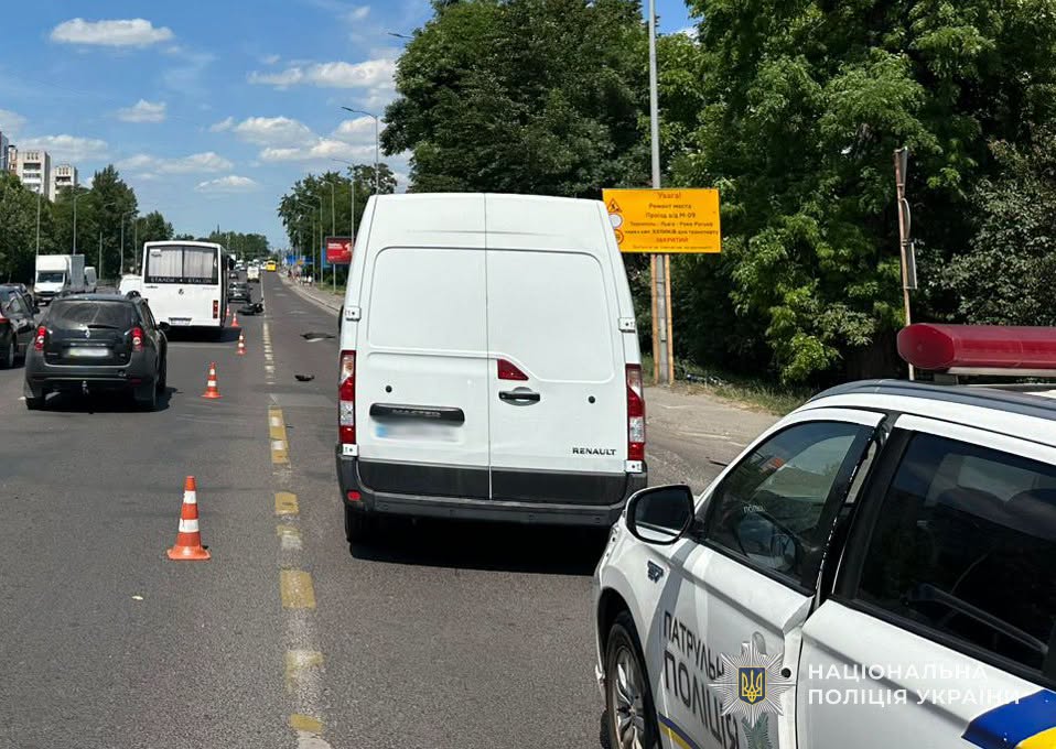 У Львові сталася потрійна ДТП за участю мікроавтобуса та двохколісних