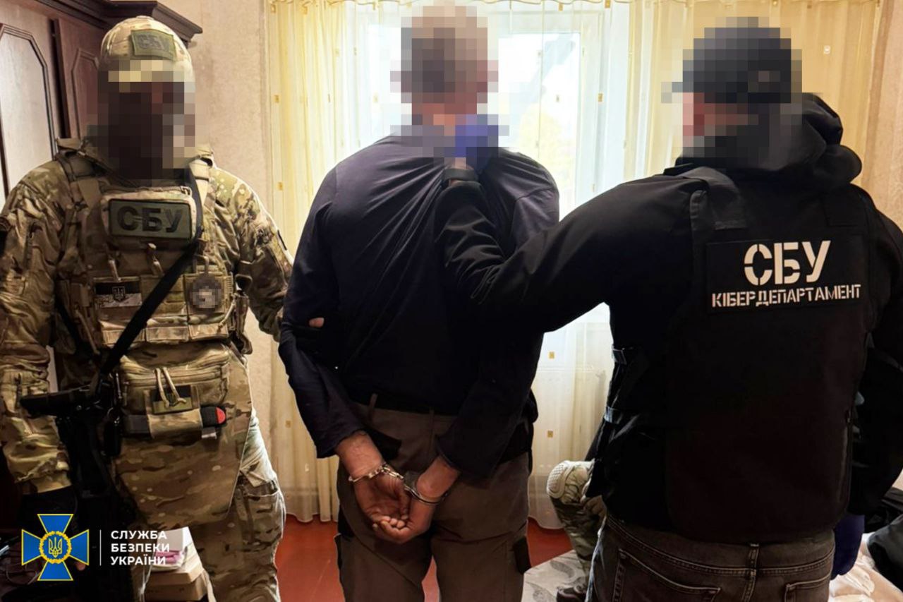 Збирав розвіддані для ураження аеродромів ЗСУ на заході України: СБУ затримала російського агента (фото)