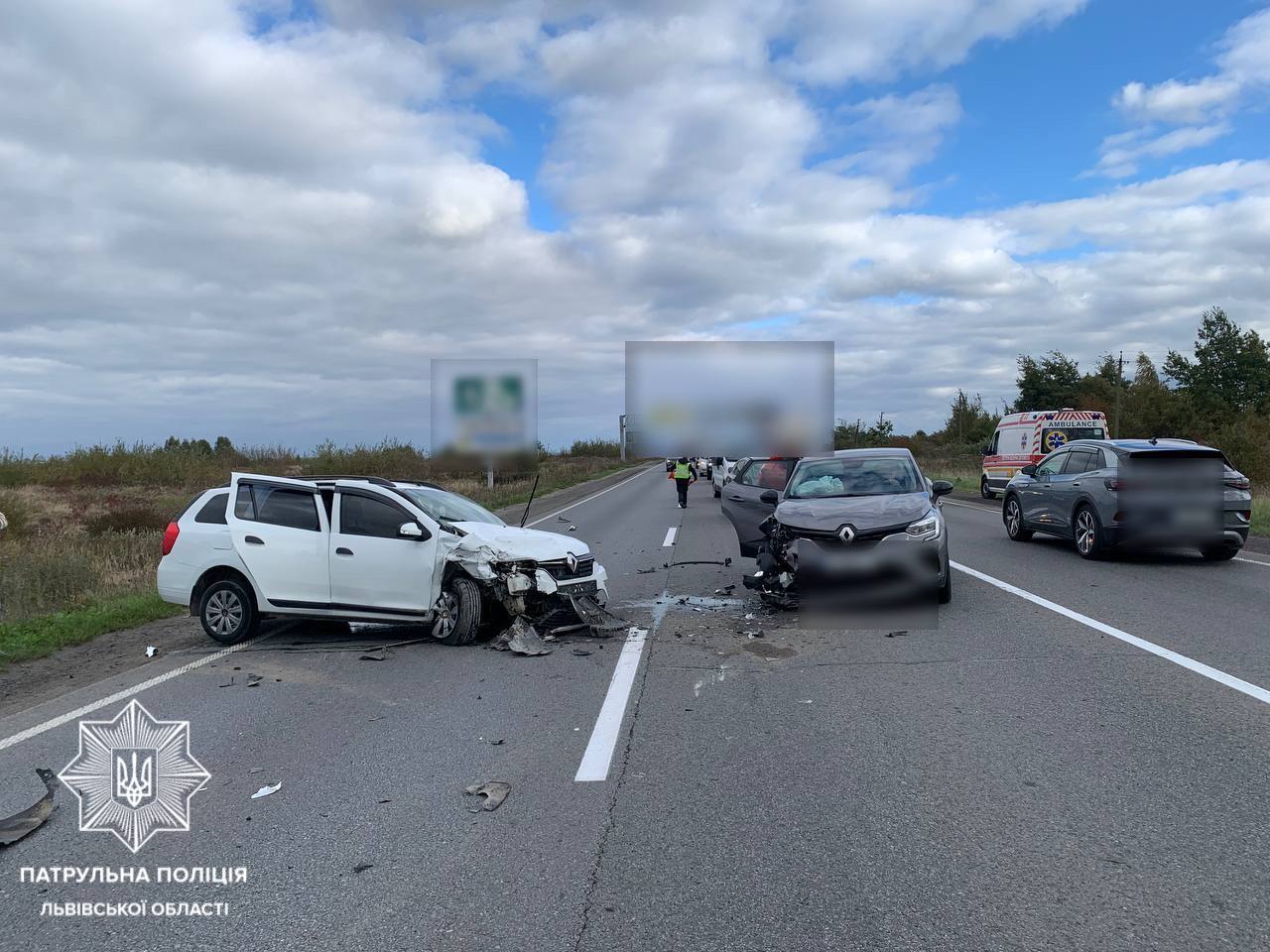 Біля Львова ДТП з потерпілими: рух реверсний
