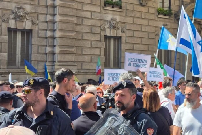 В Італії на українців з прапорами напали під час акцій