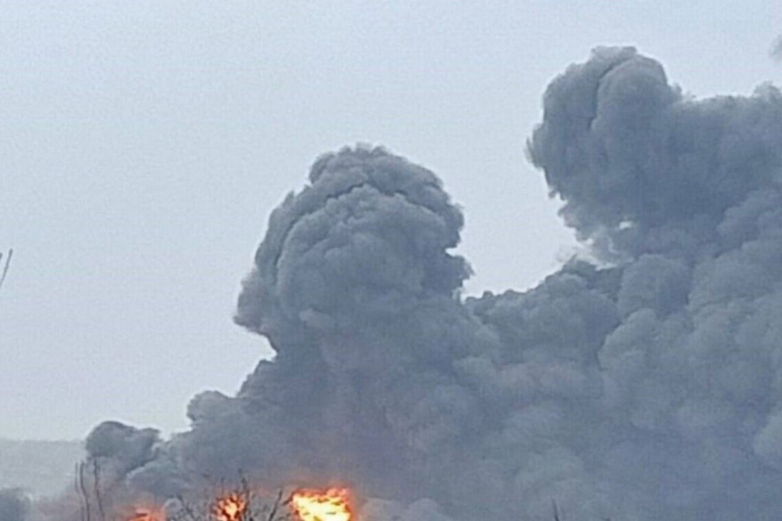 У Мелітополі вибухи в районі, де рашисти облаштували військову базу на аеродромі