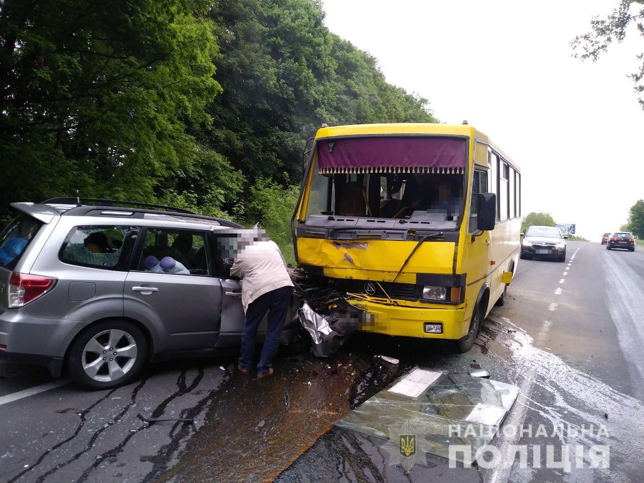 На Львівщині сталася ДТП з потрійним зіткненням: травмовані троє пасажирів маршрутки