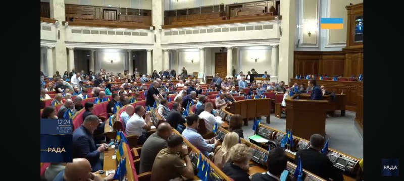 У Верховній Раді вперше з початку великої війни відновили онлайн-трансляцію: почалося зі сутички