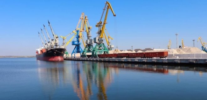 Російські війська атакували морський порт Ольвія