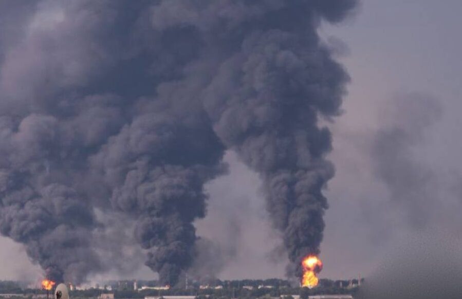 Російські варвари обстріляли газопереробне підприємство в Харківській області