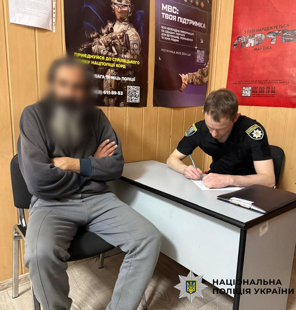 Оголений розгулював Хрещатиком: У Києві затримали чоловіка