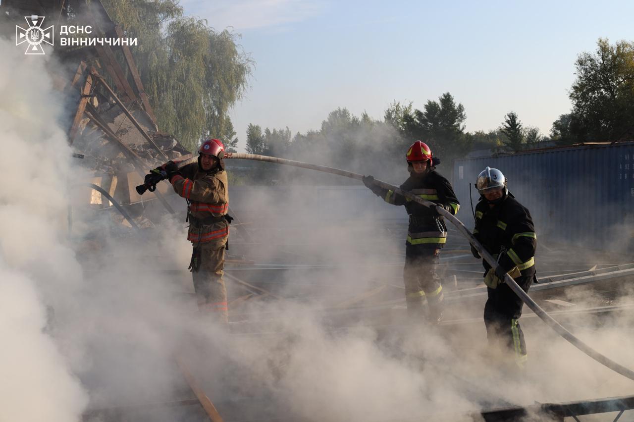 Ракетно-дроновий удар по Вінниці: фото з місця вибухів
