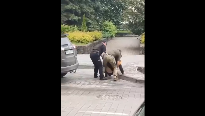 У Бродах «запакували» чоловіка в авто: Львівський обласний ТЦК пояснив деталі