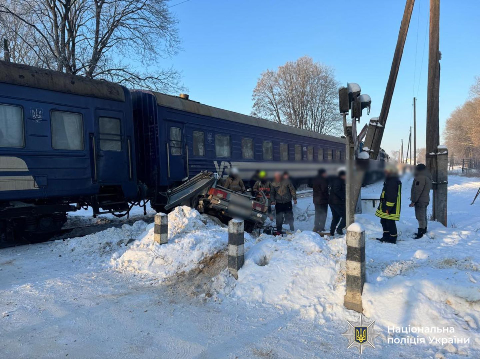 Автотроща на переїзді на Прикарпатті: з'явилися фото