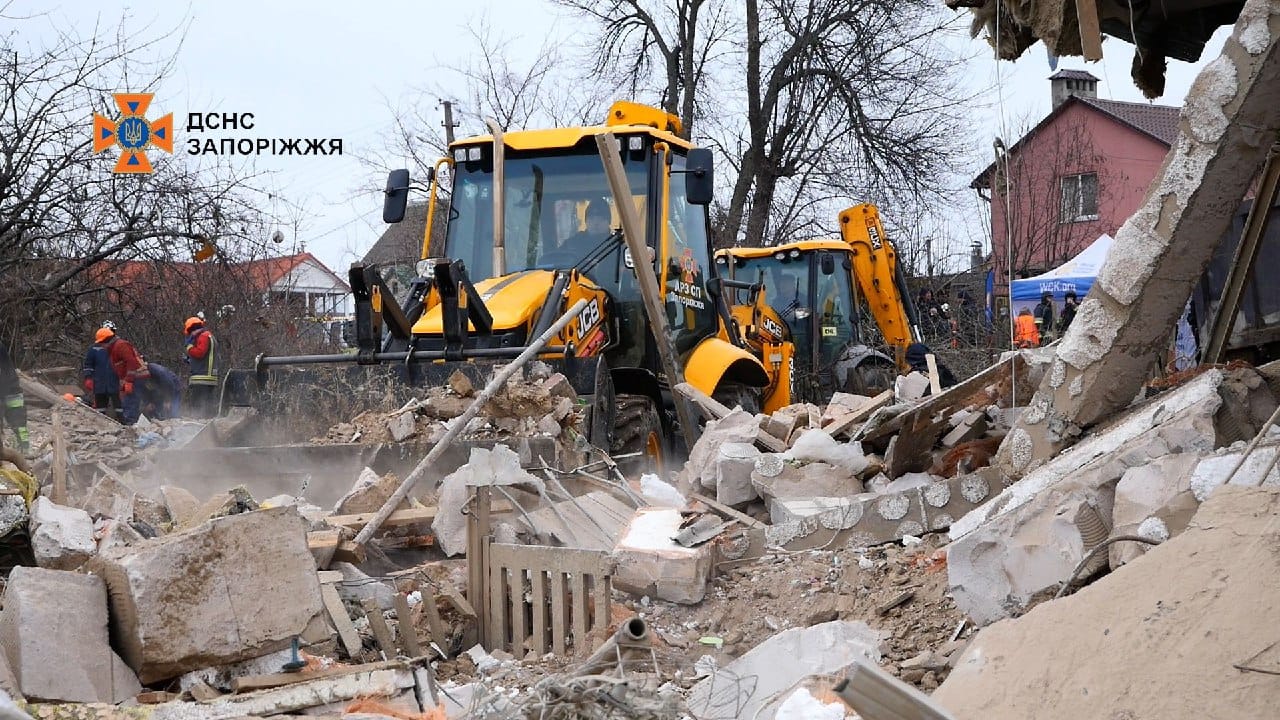 У Запоріжжі росіяни вбили батька з маленькою донькою. Кількість потерпілих від ракетної атаки зросла