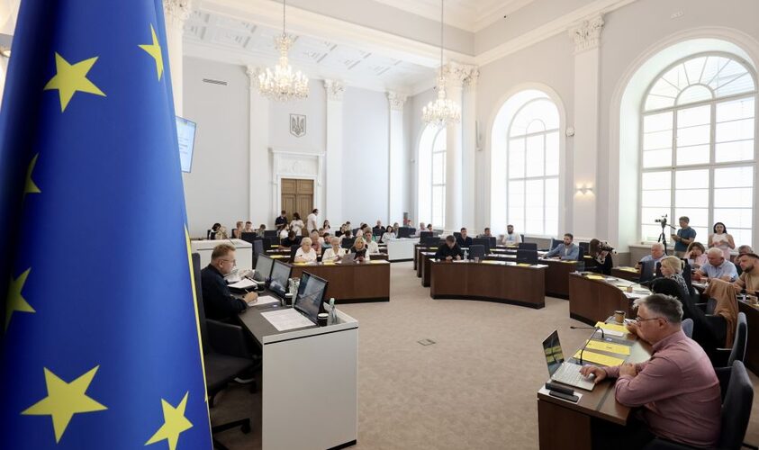 У Львові міська рада закликала Президента і Верховну Раду зберегти незалежність НАБУ і САП