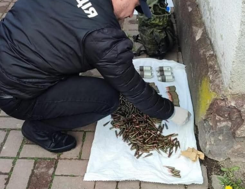Міномети та тисячі набоїв: на Львівщині викрили торговця зброєю (фото)