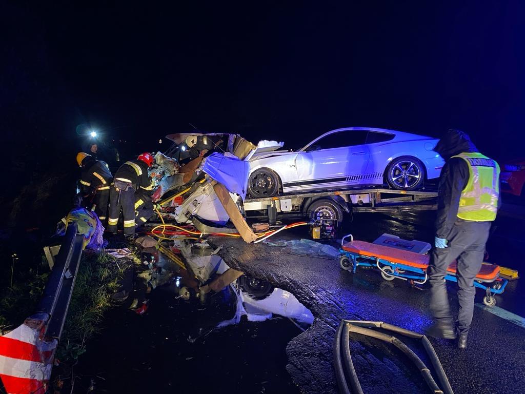 На Львівщині зіткнулись вантажівка та автопоїзд: один водій травмований