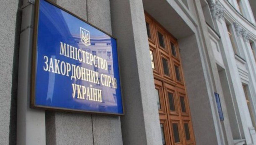 Росія евакуює своїх дипломатів з України. В МЗС відреагували