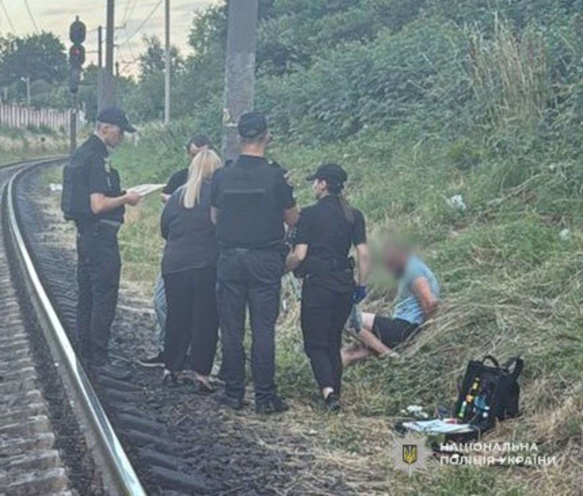 У Львові чоловік з ножицями напав на дітей (фото)