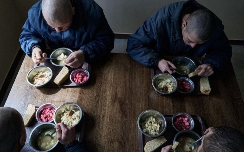 "Вгодовані морди": у Третій штурмовій різко прокоментували умови полонених росіян