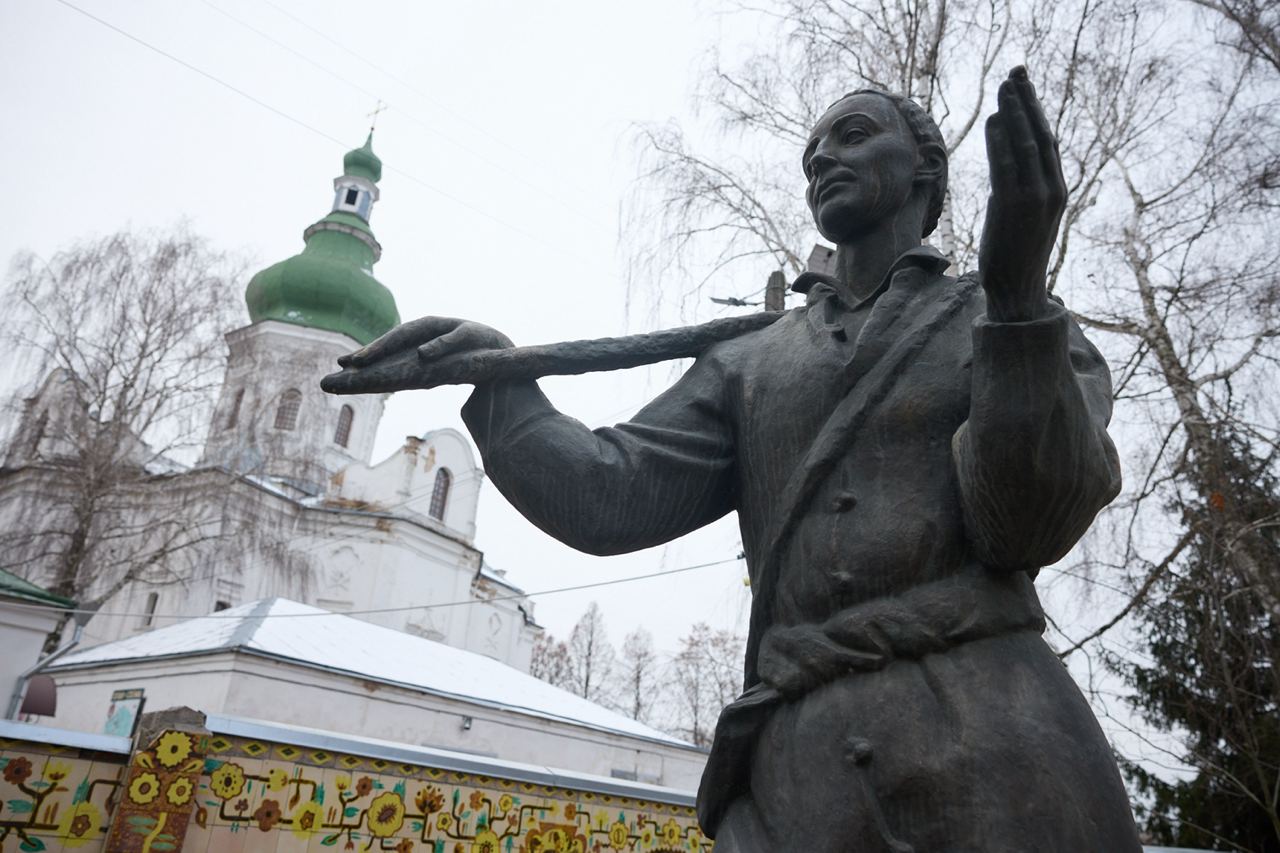 «Історію творять люди». Зеленський поїхав до 300-річного Сковороди за порадою