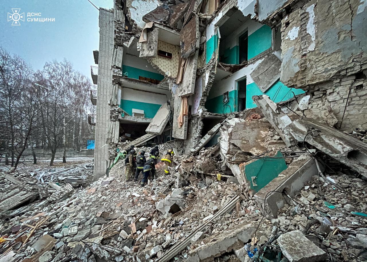 У Глухові на Сумщині зросла кількість загиблих від російського удару - ДСНС