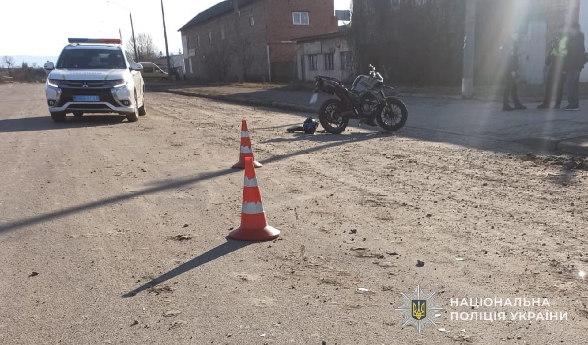 На Львівщині двоє підлітків потрапили в трощу на мотоциклах: відео аварії