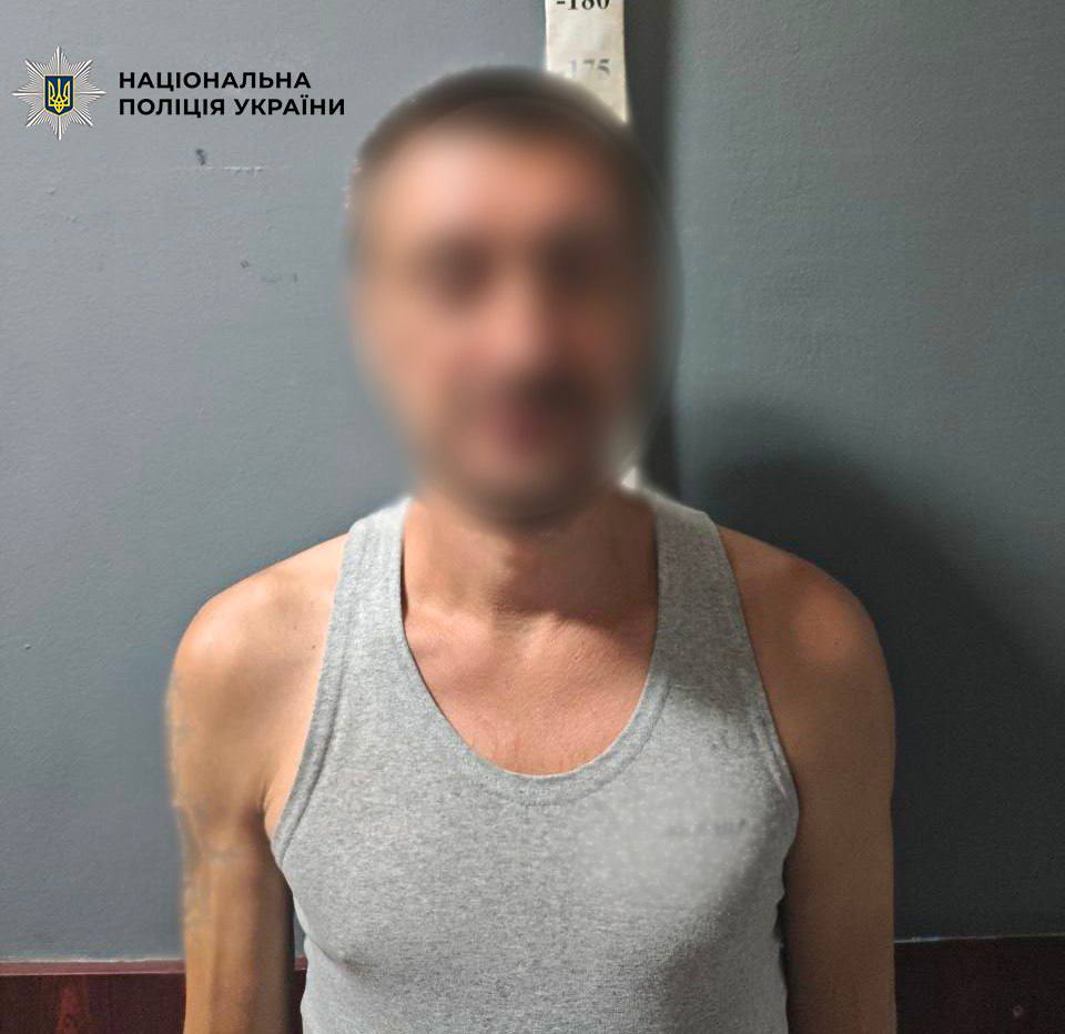 Вбивство держаком від швабри: фото з місця злочину у Києві
