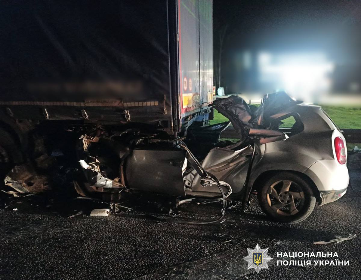 У моторошній ДТП на Житомирщині загинуло двоє прикарпатців, ще один в реанімації (фото)