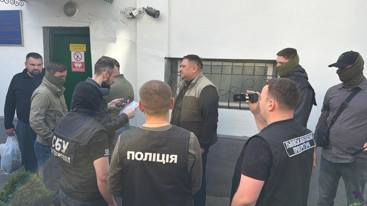 Керівнику самбірського КП вручили ще одну підозру. Одразу після виходу з СІЗО (ВІДЕО)